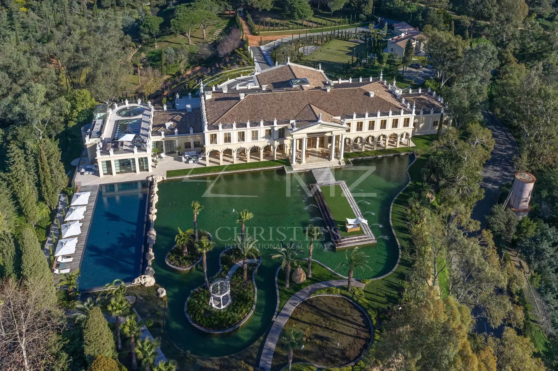 Architectural House Venetian Palace ONE-OF-THE-KIND, 10 bedrooms in Can Girona