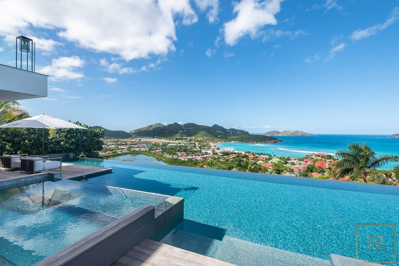 Ultra-Luxury Villa NEO Ultimate Living, Panoramic Sea View, 5 bedrooms in Bellaterra