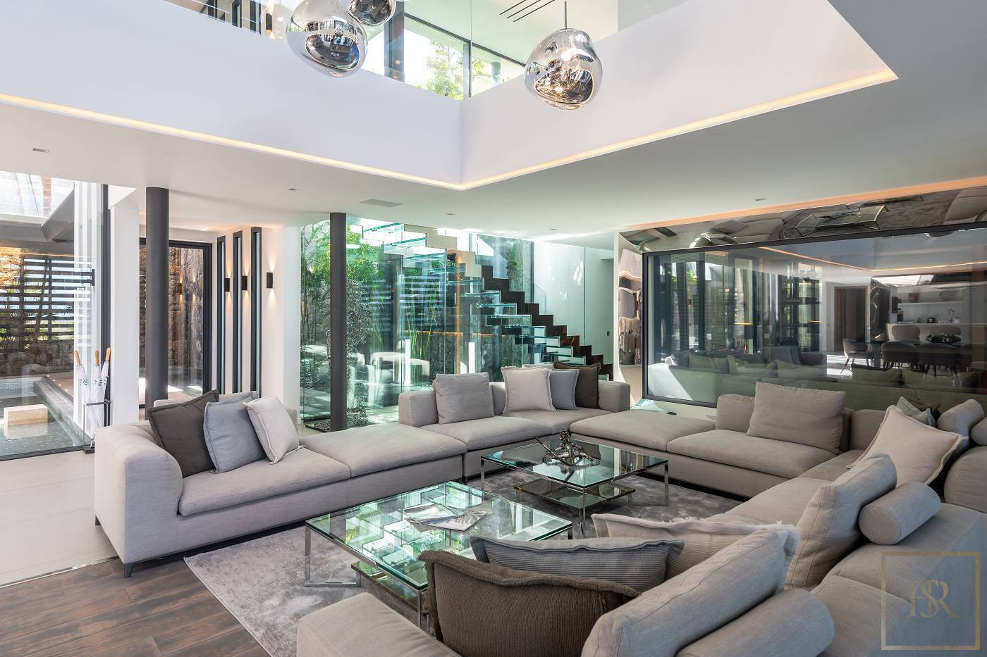 Ultra-Luxury Villa NEO Ultimate Living, Panoramic Sea View, 5 bedrooms in Bellaterra