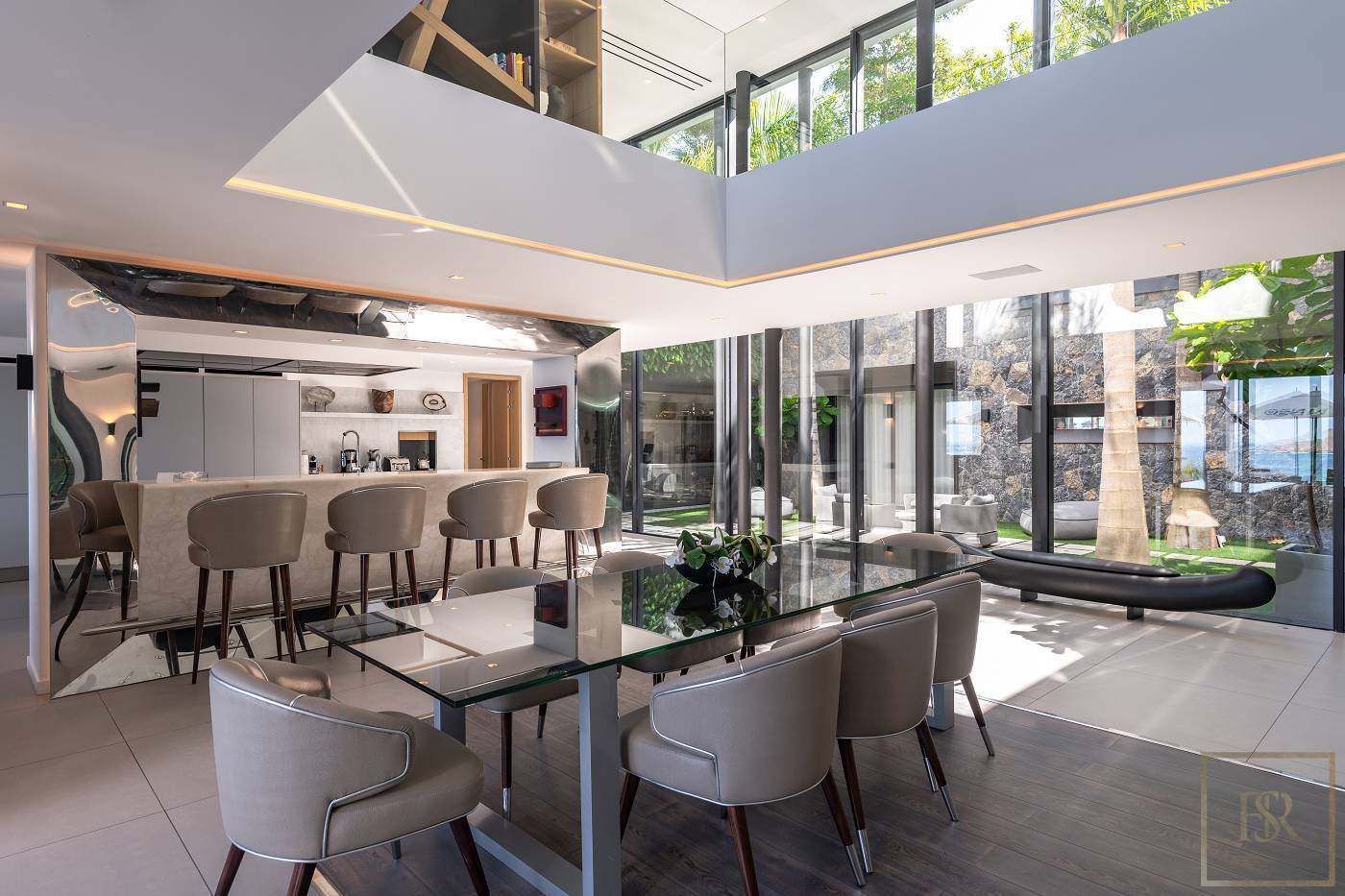 Ultra-Luxury Villa NEO Ultimate Living, Panoramic Sea View, 5 bedrooms in Bellaterra