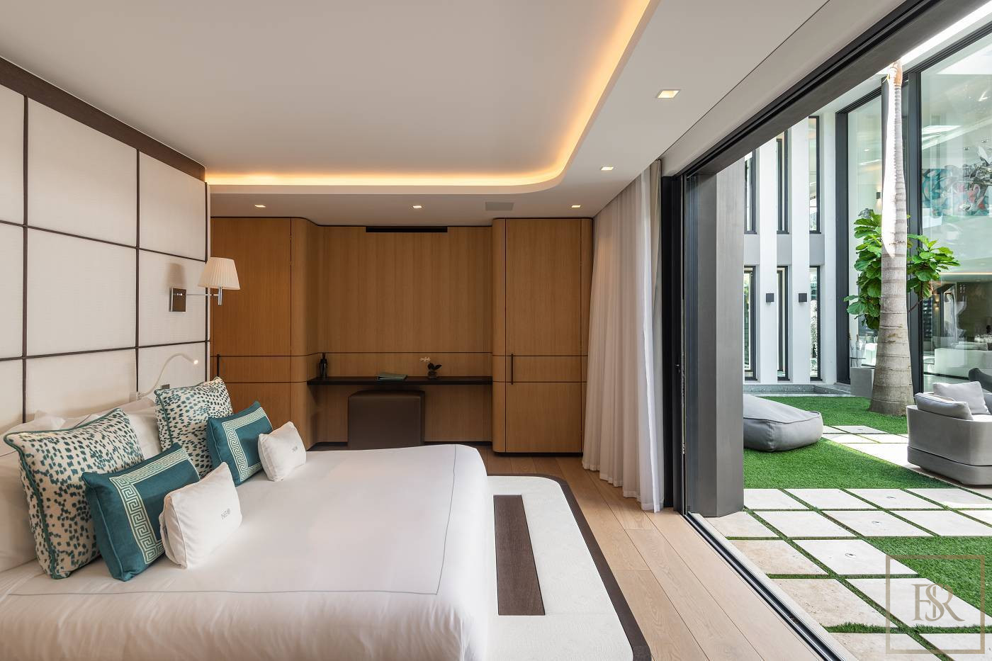 Ultra-Luxury Villa NEO Ultimate Living, Panoramic Sea View, 5 bedrooms in Bellaterra