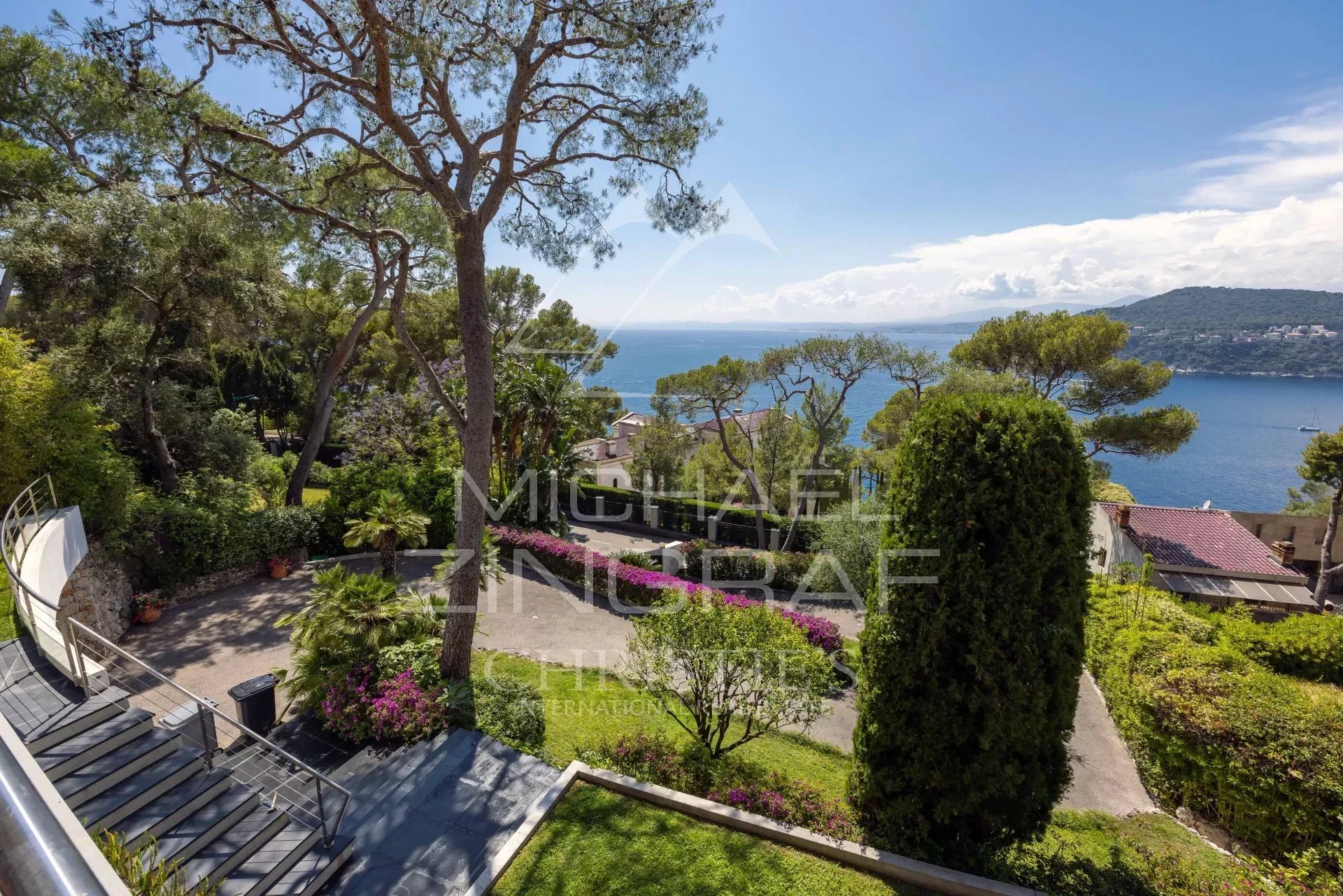 Architectural Villa Breathtaking view of the Bay Villefranche exceptional panorama, 5 bedrooms in Cabrera de Mar