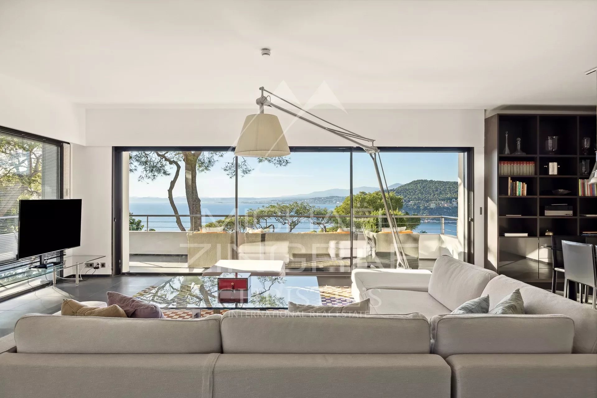 Architectural Villa Breathtaking view of the Bay Villefranche exceptional panorama, 5 bedrooms in Cabrera de Mar